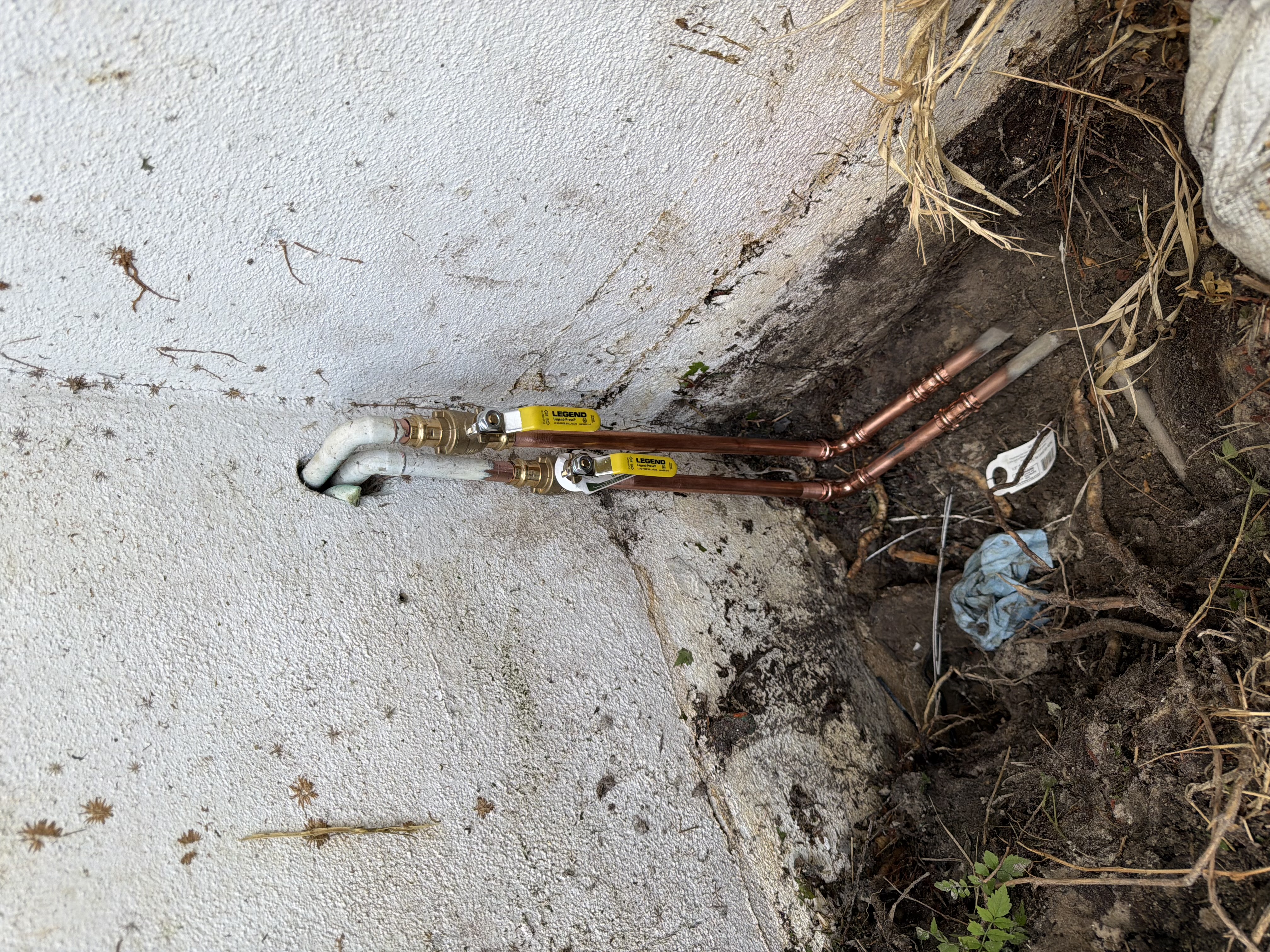 New copper outdoor water lines and ball valves installed by emergency plumber in Clearwater FL